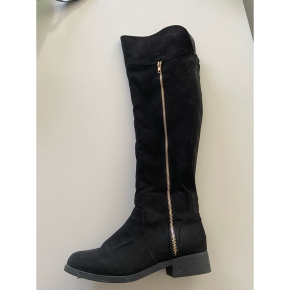 Over-the-knee black suede boots - Picture 2 of 6